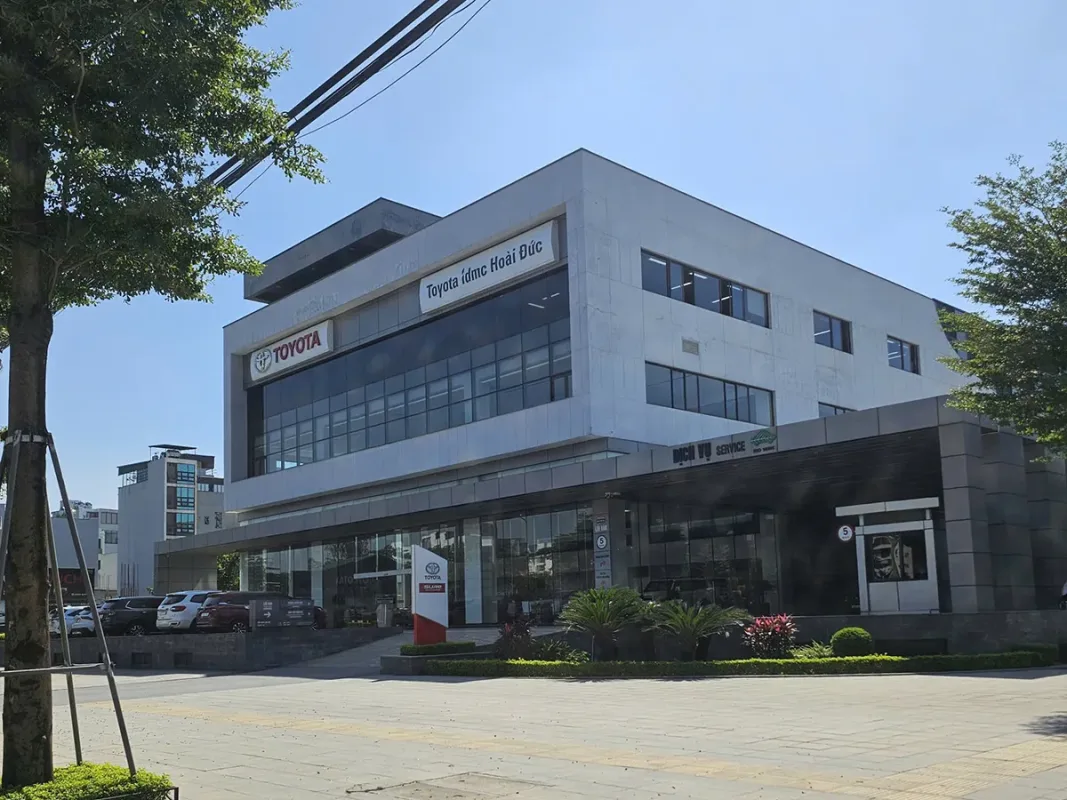 Lắp đặt điều hòa tại showroom Toyota Trạm Trôi